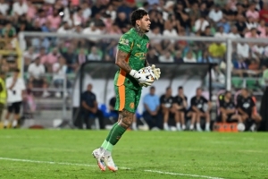 HuaTiHui-记者：埃德森再次通过经纪人提出离队，他不想成为球队的三门