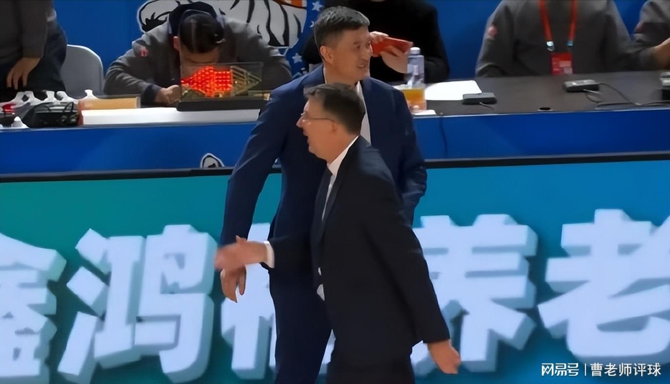 HuaTiHui-领先18分都能输！杜锋的“老寒腿组合”，到底在想什么？
